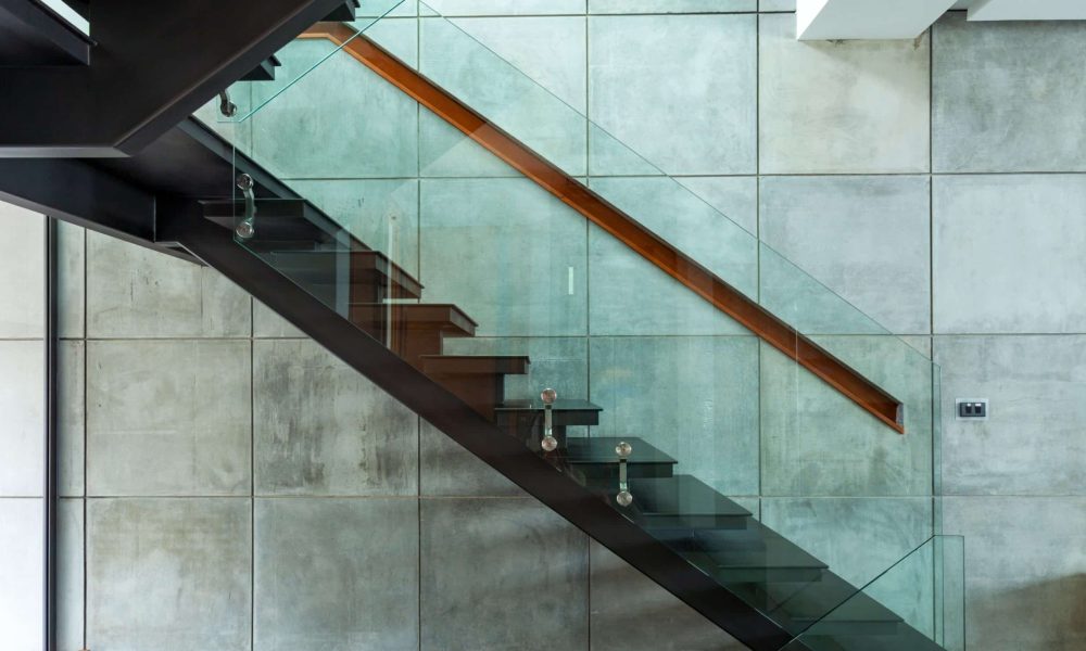 3 bonnes raisons d’installer une rambarde d’escalier en verre chez vous